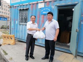 公司领导慰问奋战在高温一线的项目部员工